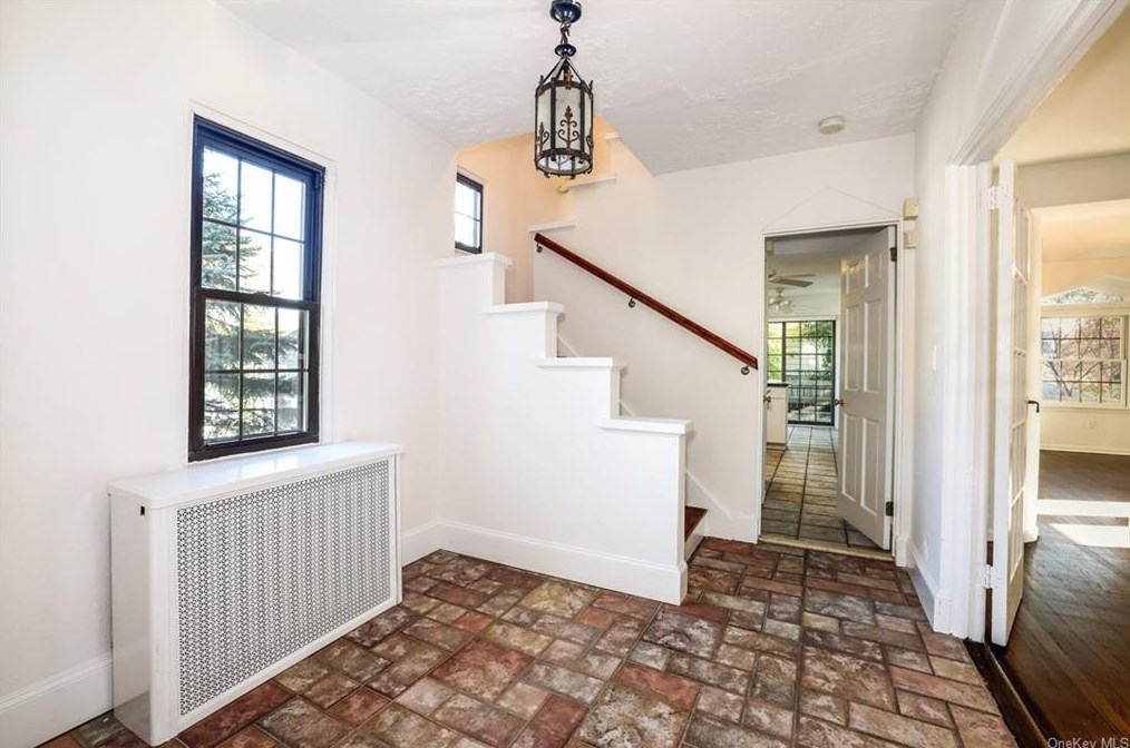 1425 James St, Mamaroneck, NY 10543