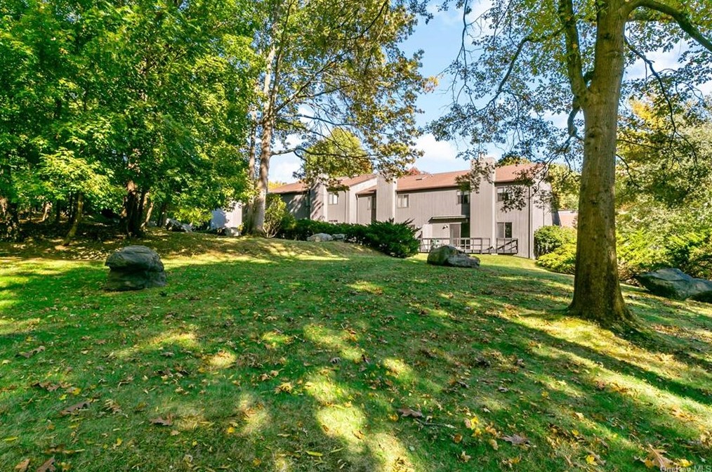 142 Stone Oaks Dr, Hartsdale, NY 10530