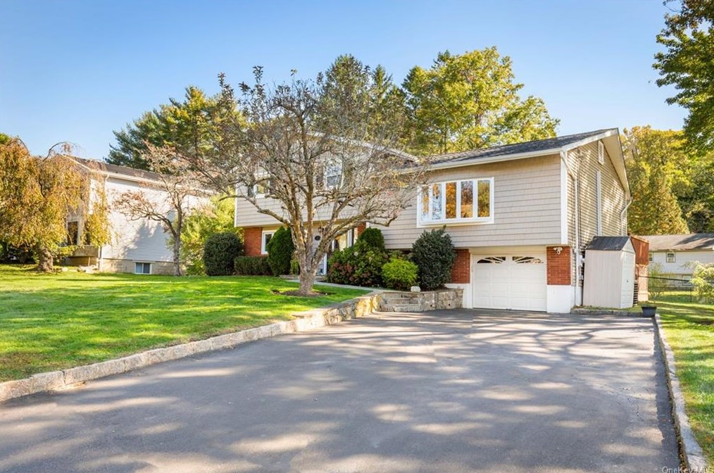 10 Lawridge Dr, Rye Brook, NY 10573