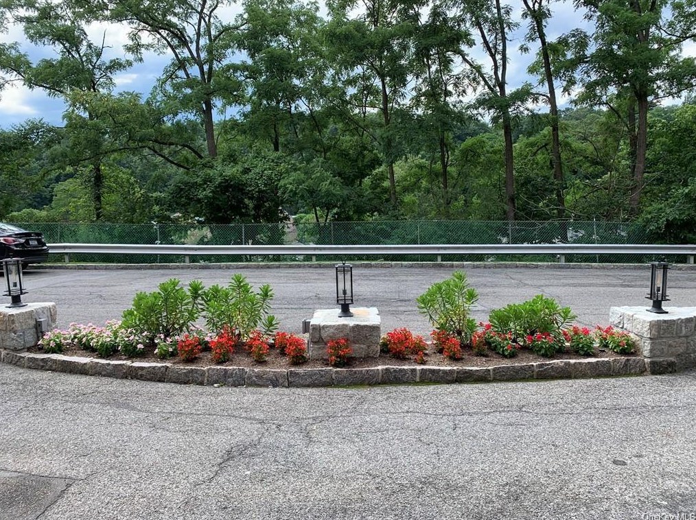 370 Central Park Ave #4r, Scarsdale, NY 10583
