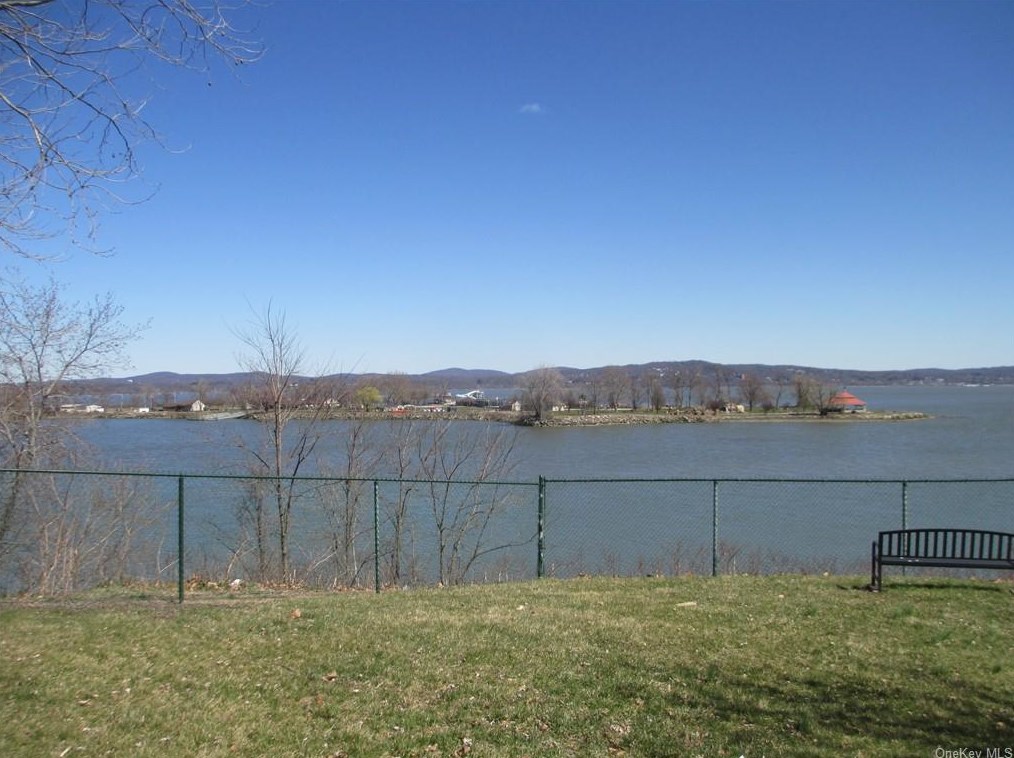 38 Jefferson St, Haverstraw NY  10927-1612 exterior