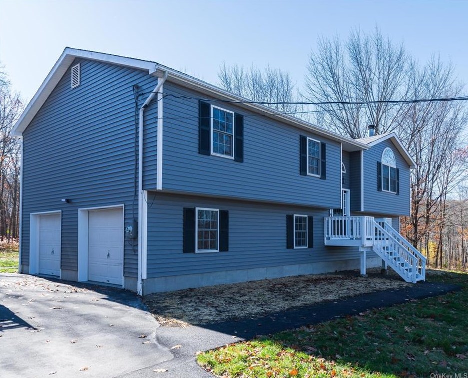 395 Mullock Rd, Middletown, NY 10940
