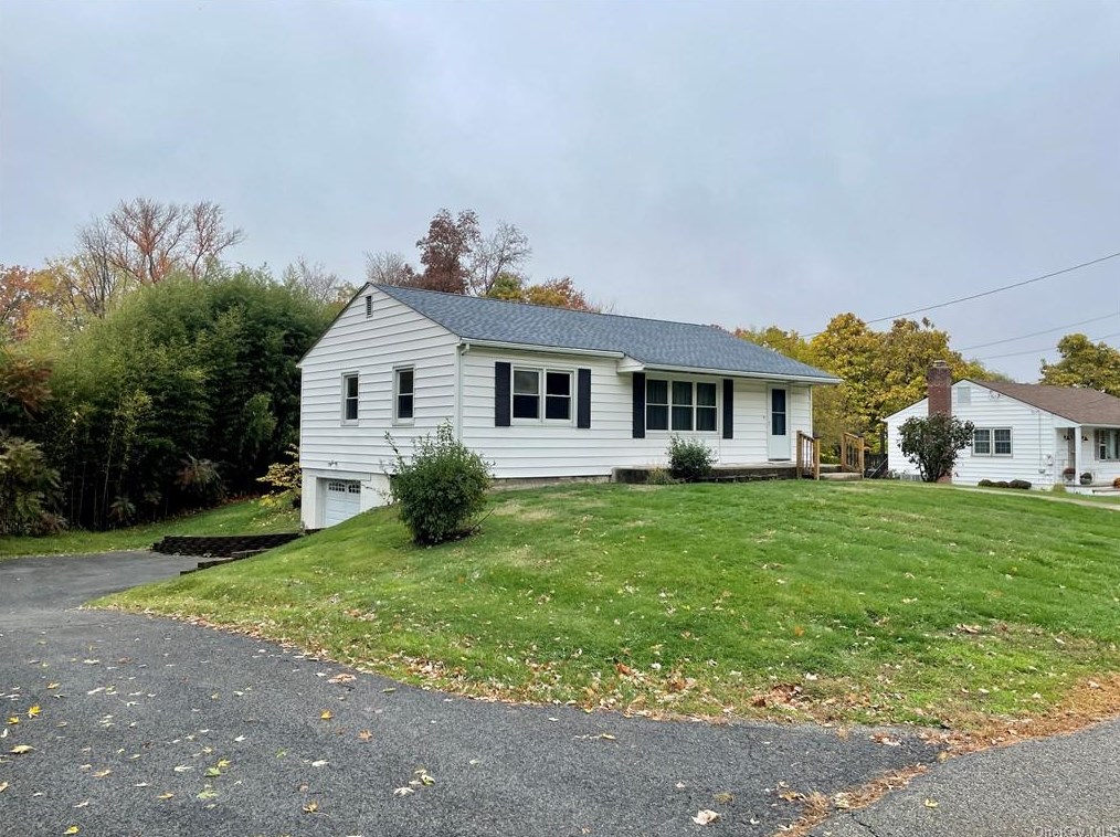 2 Elizabeth Ln, Newburgh, NY 12553-7202