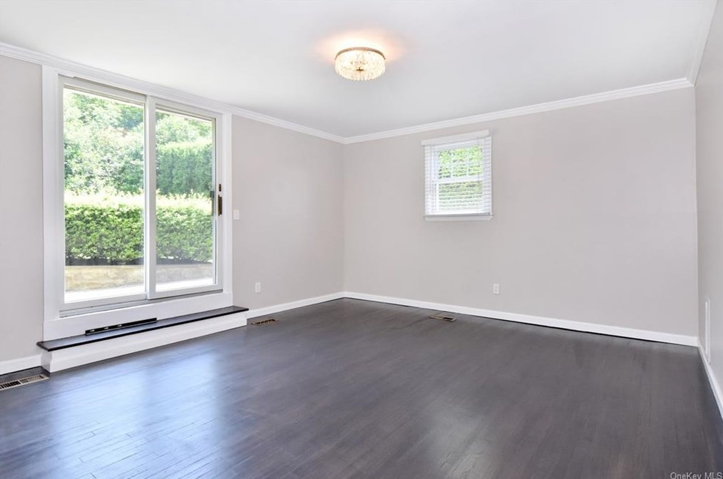 4 Coolidge St #2, Yonkers, NY 10707