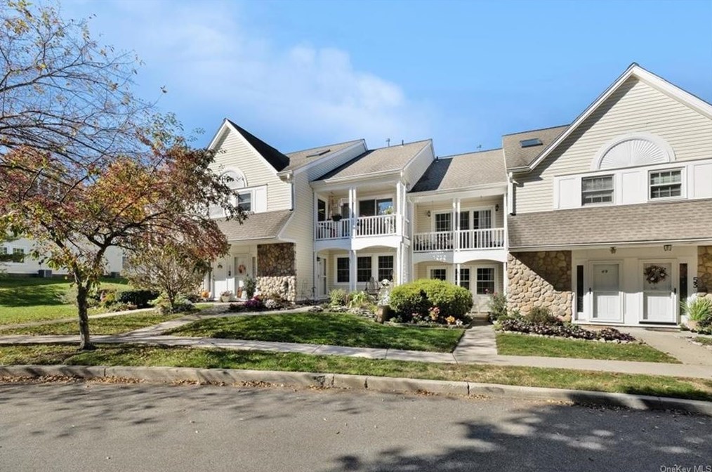 43 Millholland Dr W, Fishkill, NY 12524