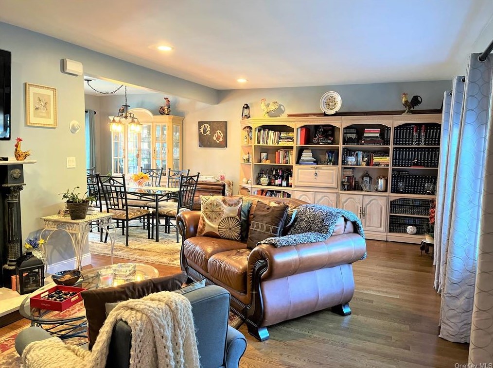 9 Willows Ln, White Plains, NY 10605