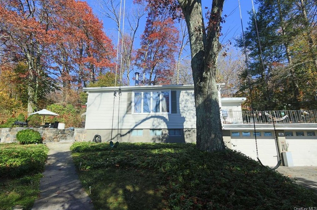 26 Shore Dr, Mahopac, NY 10541