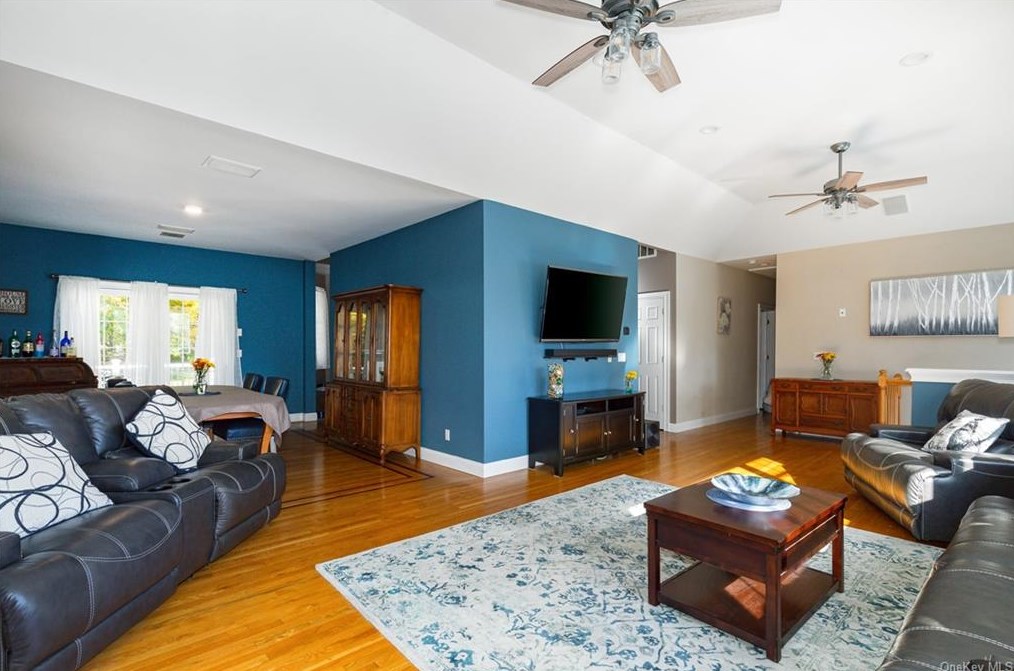 422 Bullet Hole Rd, Mahopac, NY 10541