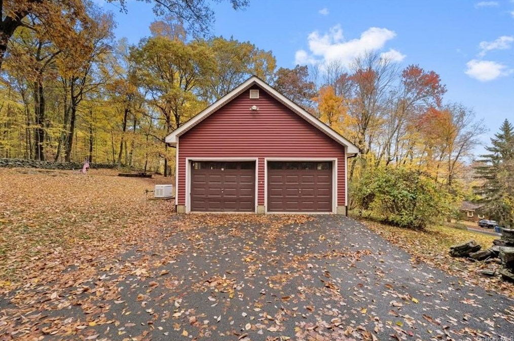 33 Willow Trail Ct, Kent Lakes, NY 10512-5716