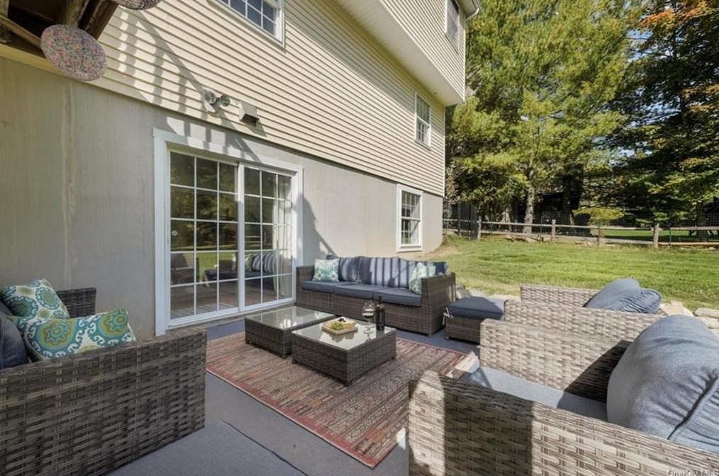 16 Tango Ln, Kent Lakes NY  10512-2242 exterior