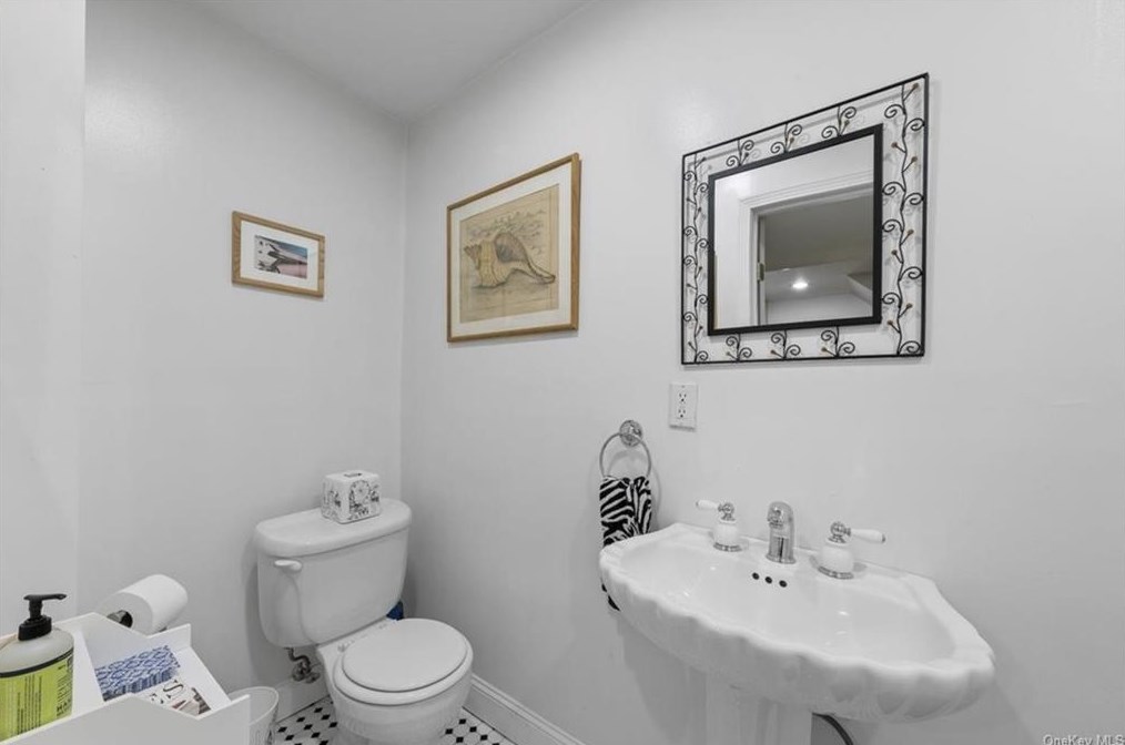 16 Tango Ln, Kent Lakes NY  10512-2242 exterior