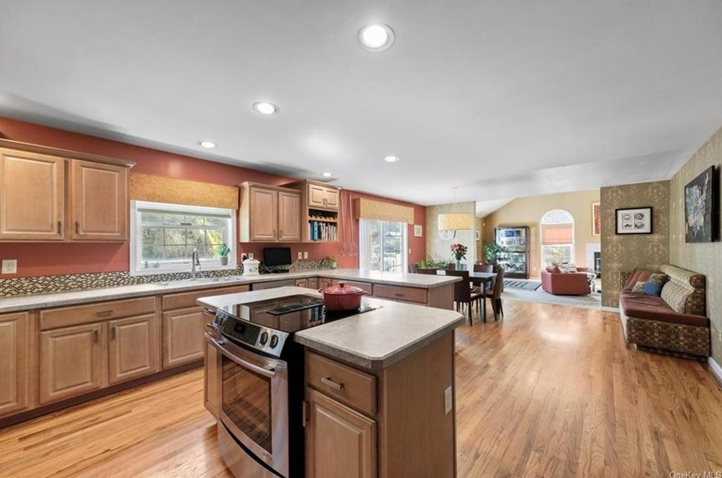 16 Tango Ln, Kent Lakes, NY 10512-2242