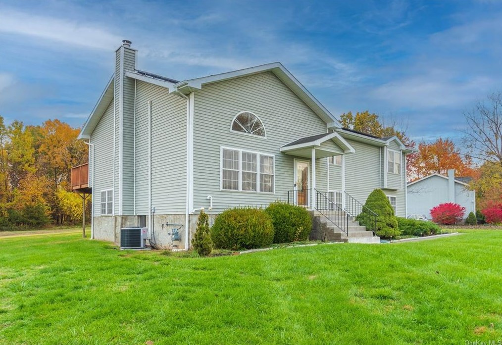 140 Martin Rd, East Fishkill, NY 12533-8107