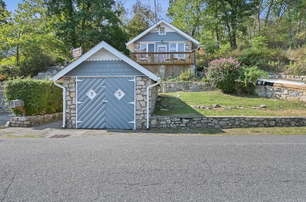 75 Traverse Rd, Lake Peekskill, NY 10537