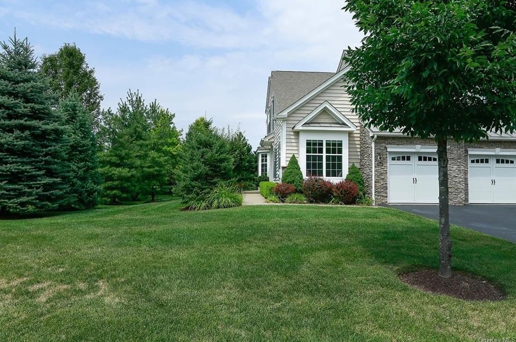 708 Huntington Dr, Fishkill, NY 12524