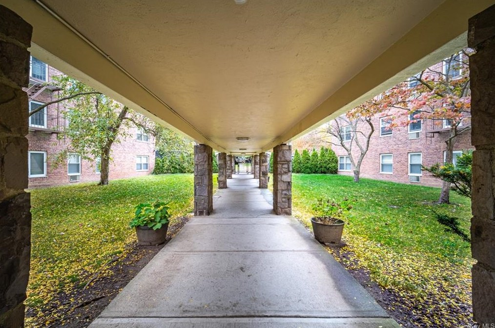 40 S Cole Ave #4l, Chestnut Ridge, NY 10977