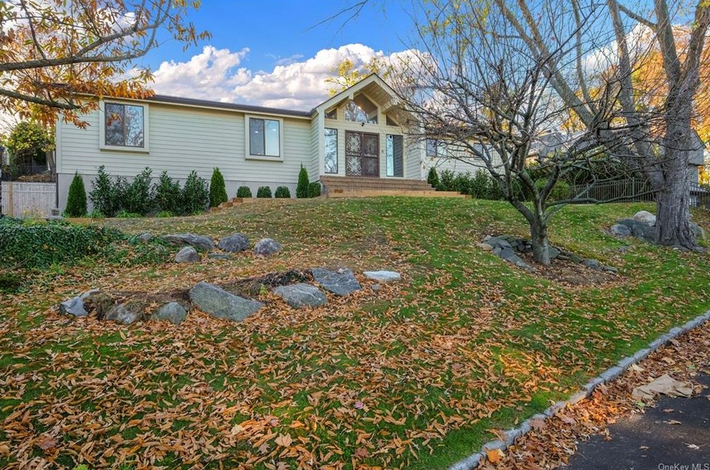 6 Middale Rd, White Plains, NY 10605