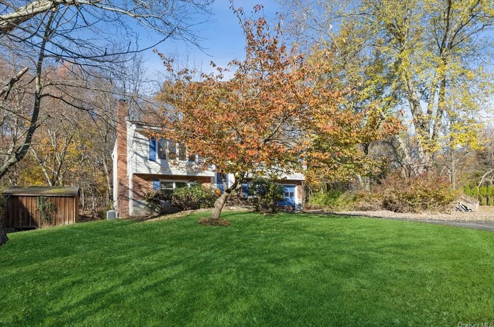 22 Eric Dr, Chestnut Ridge, NY 10965-3010