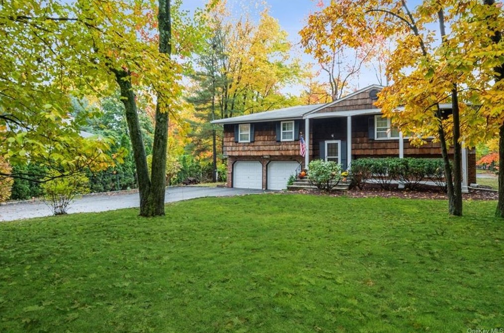 5 Arrow Ln, New City, NY 10956-7001