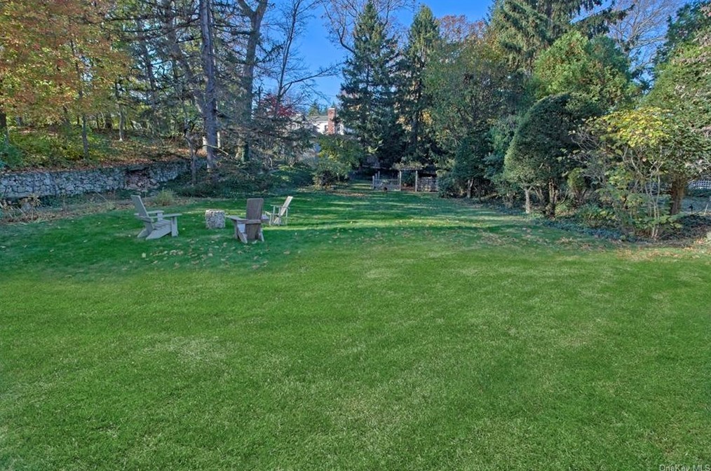 95 Dogwood Ln, Rye, NY 10580