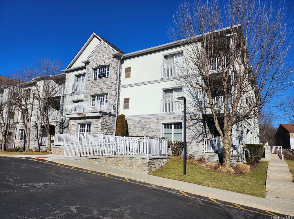 26 N De Baun Ave #105, Airmont, NY 10901