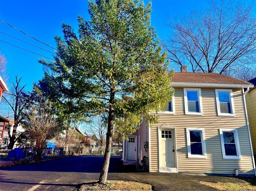 17 Sterling St, Middletown, NY 10940