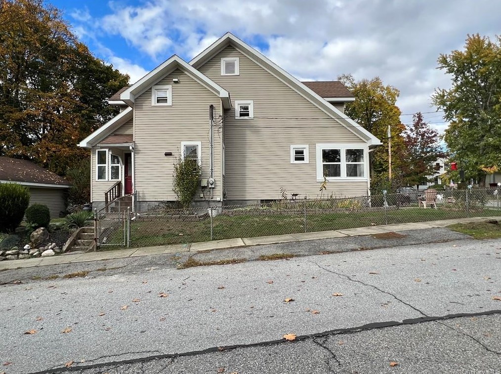 63 Oakdale Ave, Poughkeepsie, NY 12601