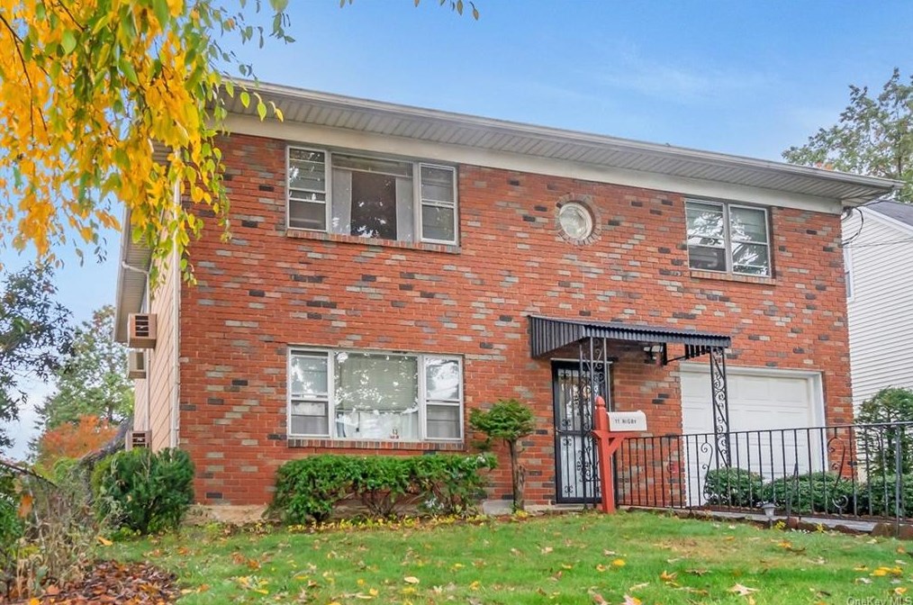11 Rigby St, Yonkers, NY 10704-1520