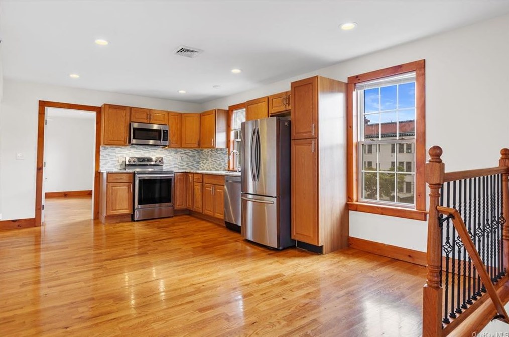 75 Albany St #3, Poughkeepsie, NY 12601