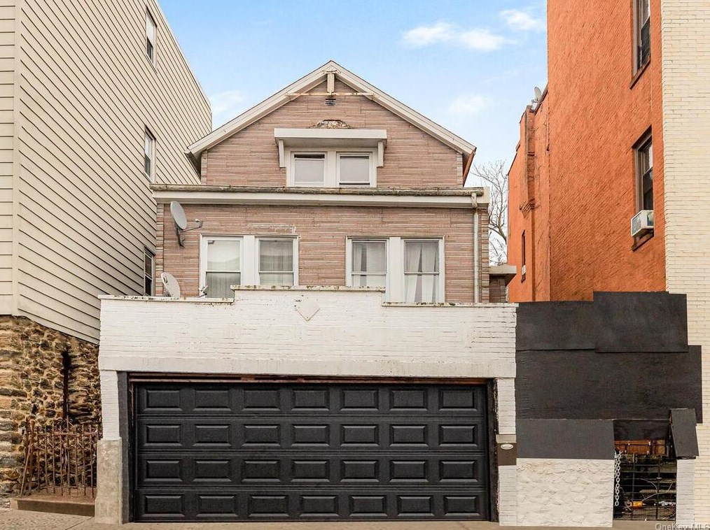 34 Cliff St, Yonkers, NY 10701-4405