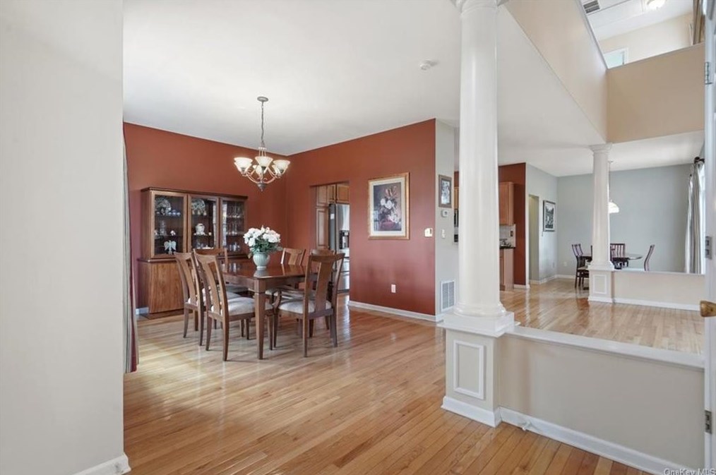 2 Waverly Ct, Highland Mills, NY 10930