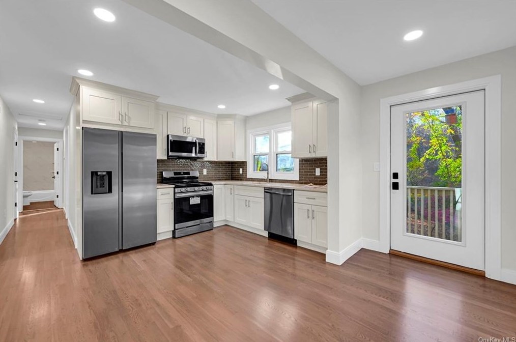 21 Birch St, Chestnut Ridge NY  10965-3006 exterior