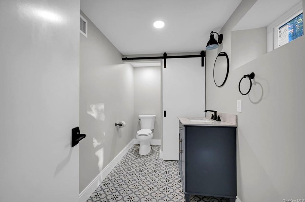 21 Birch St, Chestnut Ridge NY  10965-3006 exterior