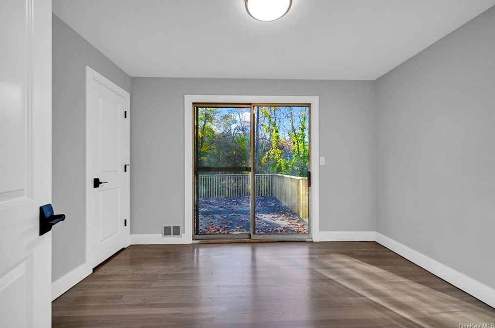 21 Birch St, Chestnut Ridge NY  10965-3006 exterior