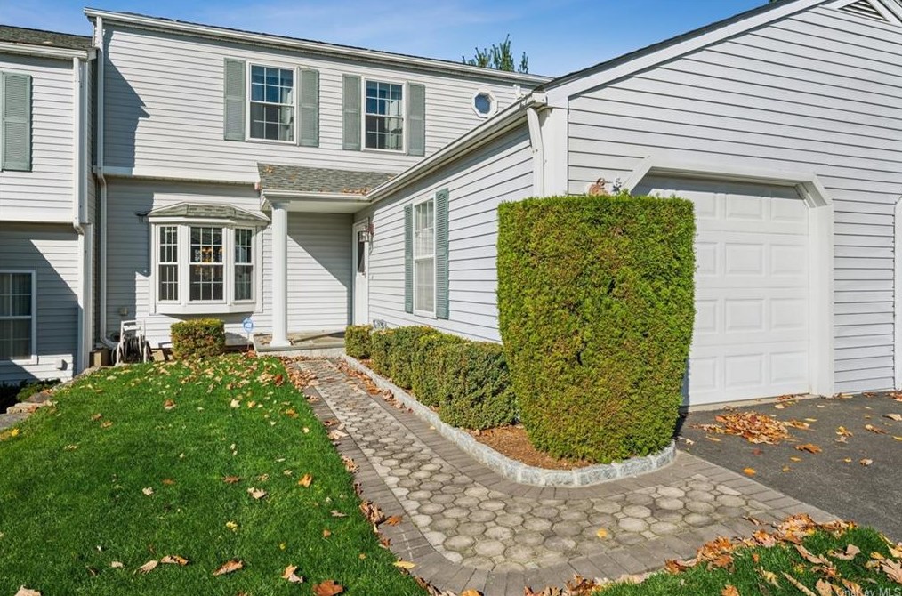 2602 Watch Hill Dr, North Tarrytown, NY 10591-5040