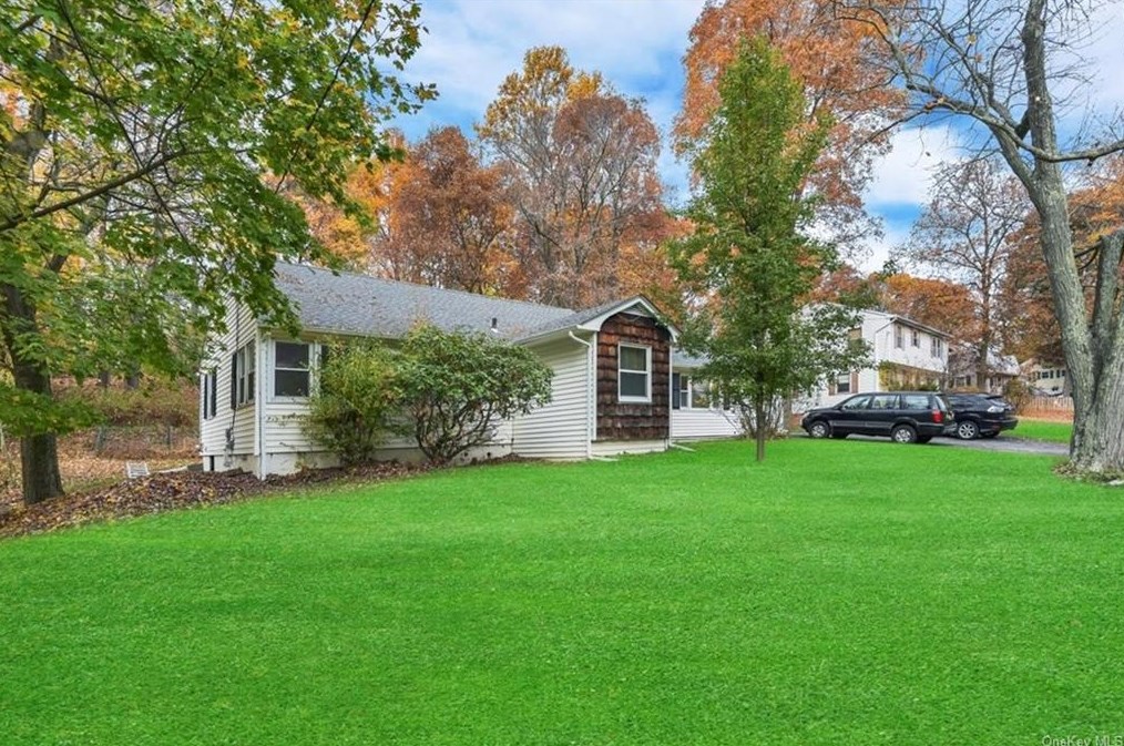 17 Birchwood Dr, Highland Mills, NY 10930
