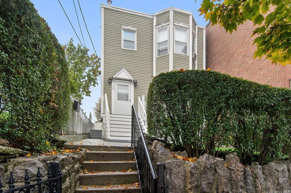 38 Garfield St, Yonkers, NY 10701-6104