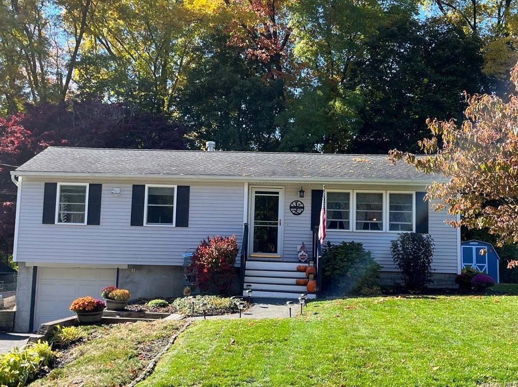13 Hill Run Rd, Newburgh, NY 12550-2725