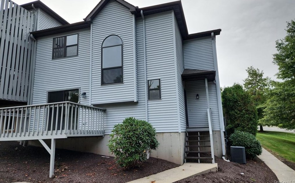 55 Frank Ct, Monroe, NY 10950-3955