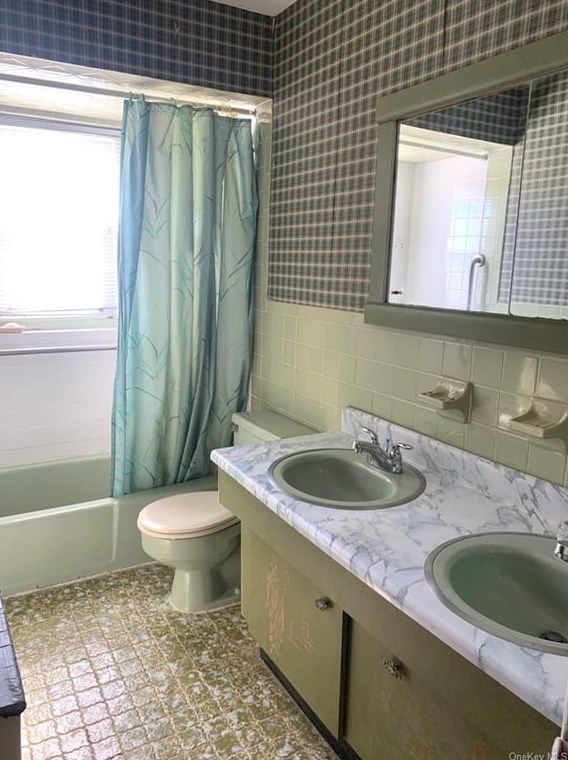 26 Duke Pl, Staten Island NY  10314-5148 exterior