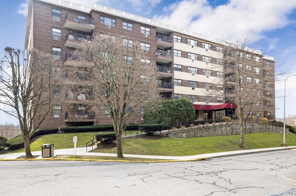 100 Diplomat Dr #5e, Mount Kisco, NY 10549