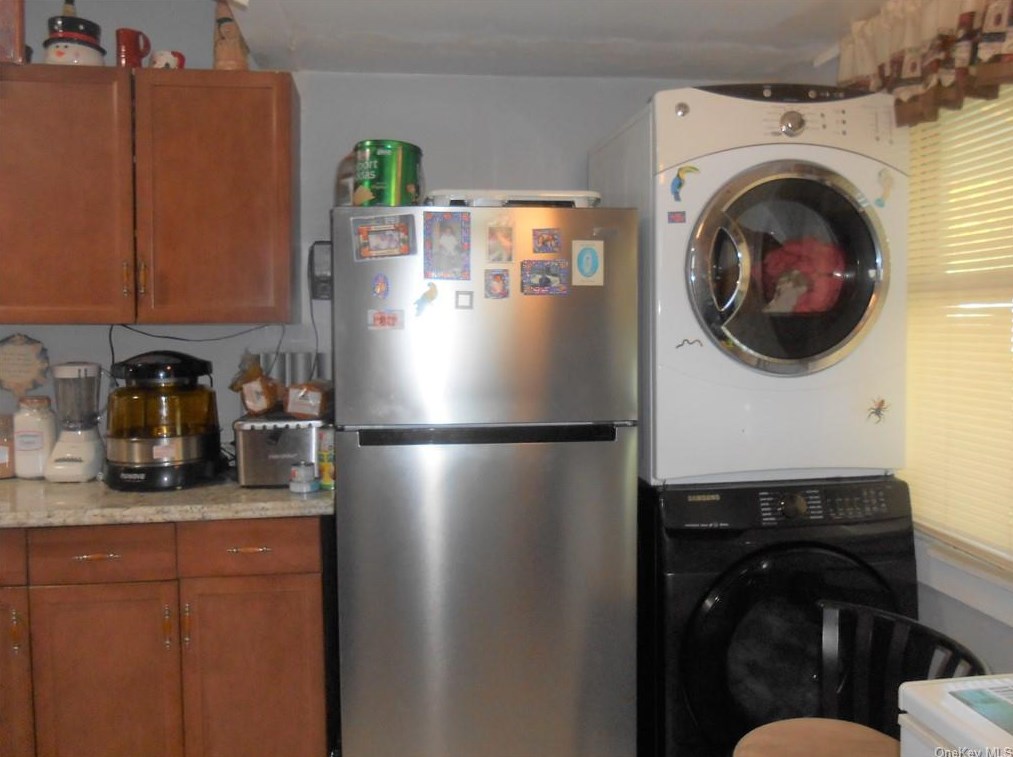 94 Maple St, Newburgh NY  12550-4035 exterior