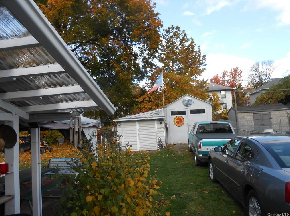 94 Maple St, Newburgh NY  12550-4035 exterior