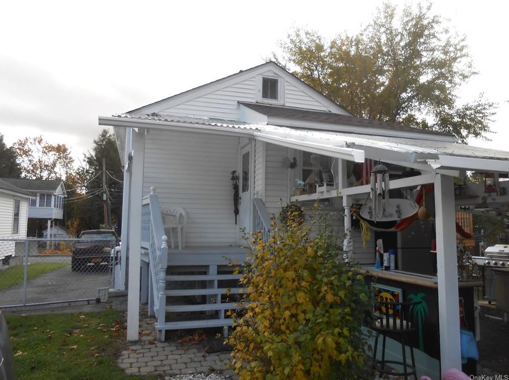 94 Maple St, Newburgh NY  12550-4035 exterior