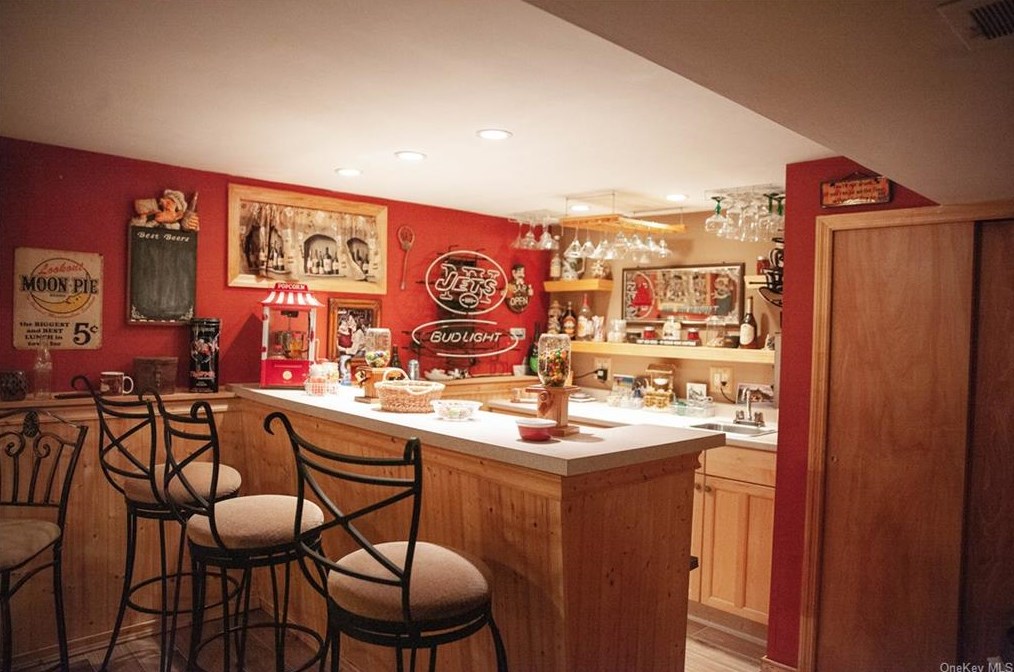 2 Mitchell Ln, Newburgh NY  12553-6121 exterior