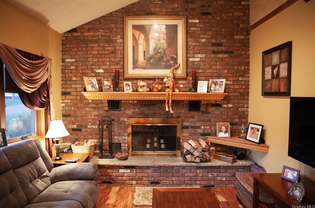 2 Mitchell Ln, Newburgh NY  12553-6121 exterior