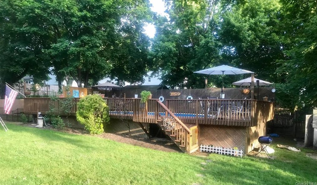 2 Mitchell Ln, Newburgh NY  12553-6121 exterior