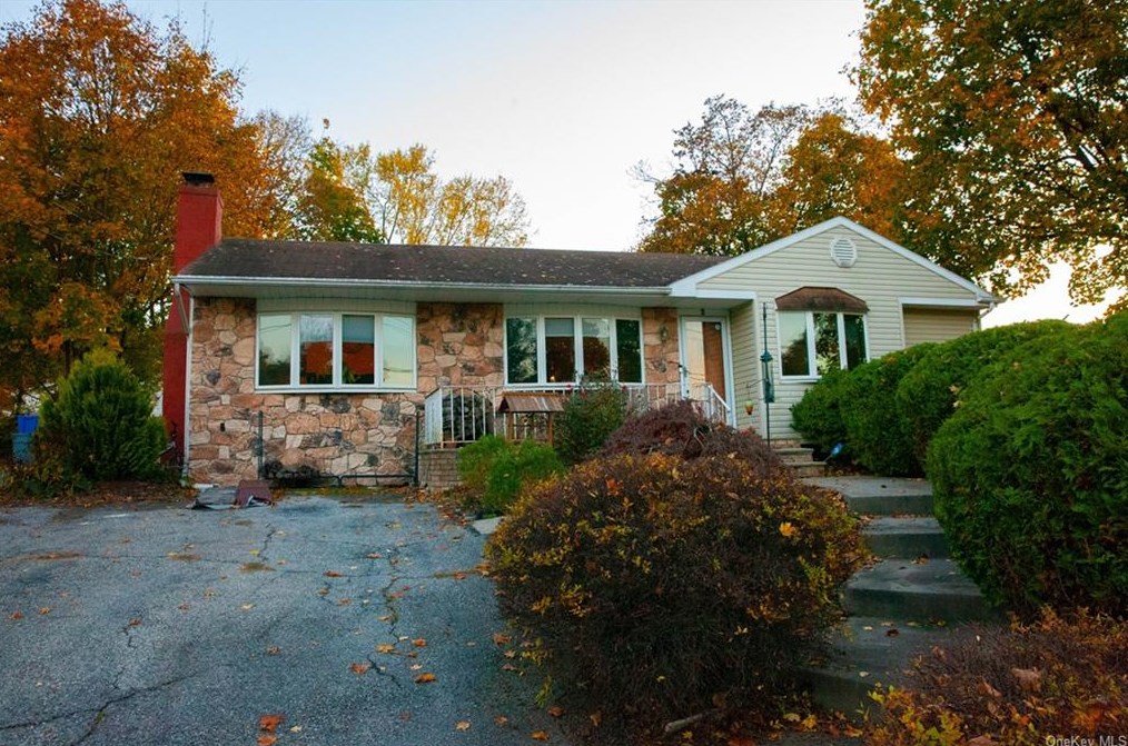 2 Mitchell Ln, Newburgh, NY 12553