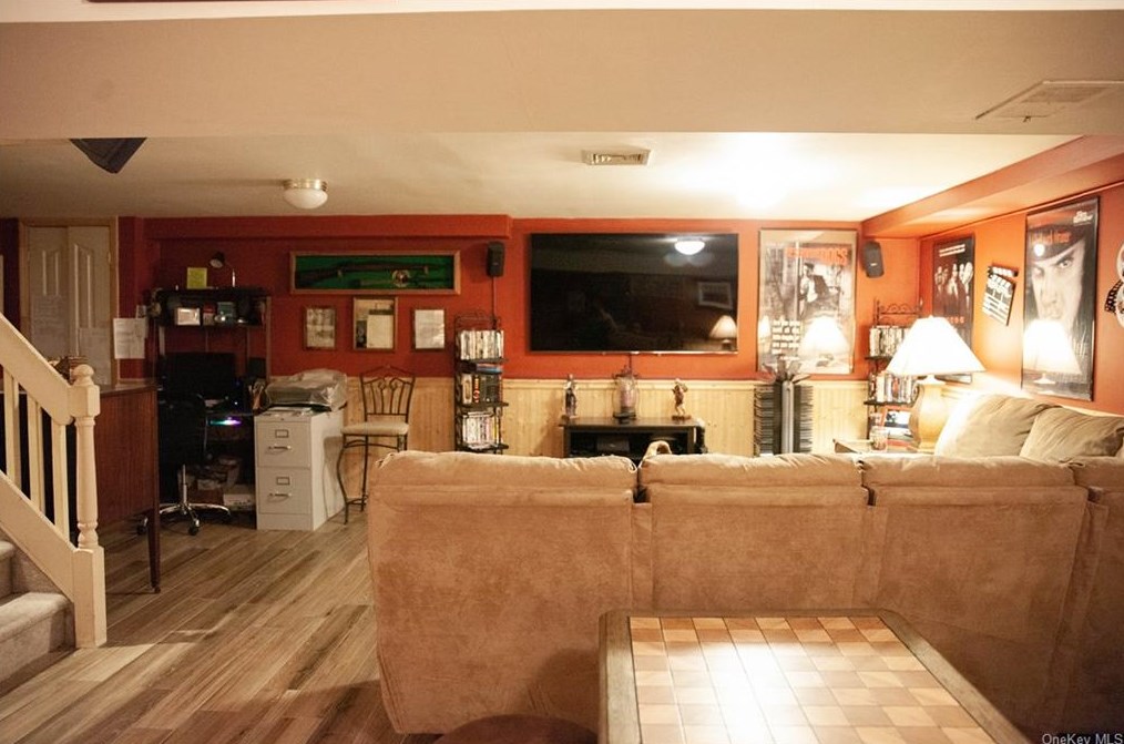 2 Mitchell Ln, Newburgh NY  12553-6121 exterior