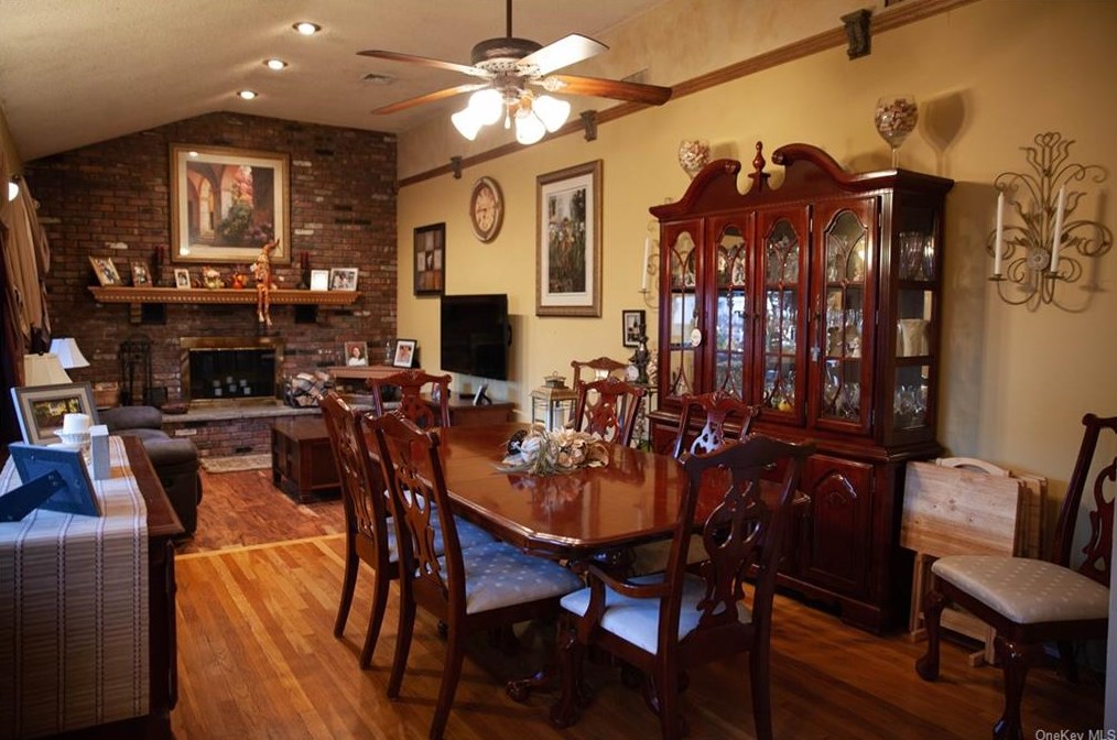 2 Mitchell Ln, Newburgh NY  12553-6121 exterior